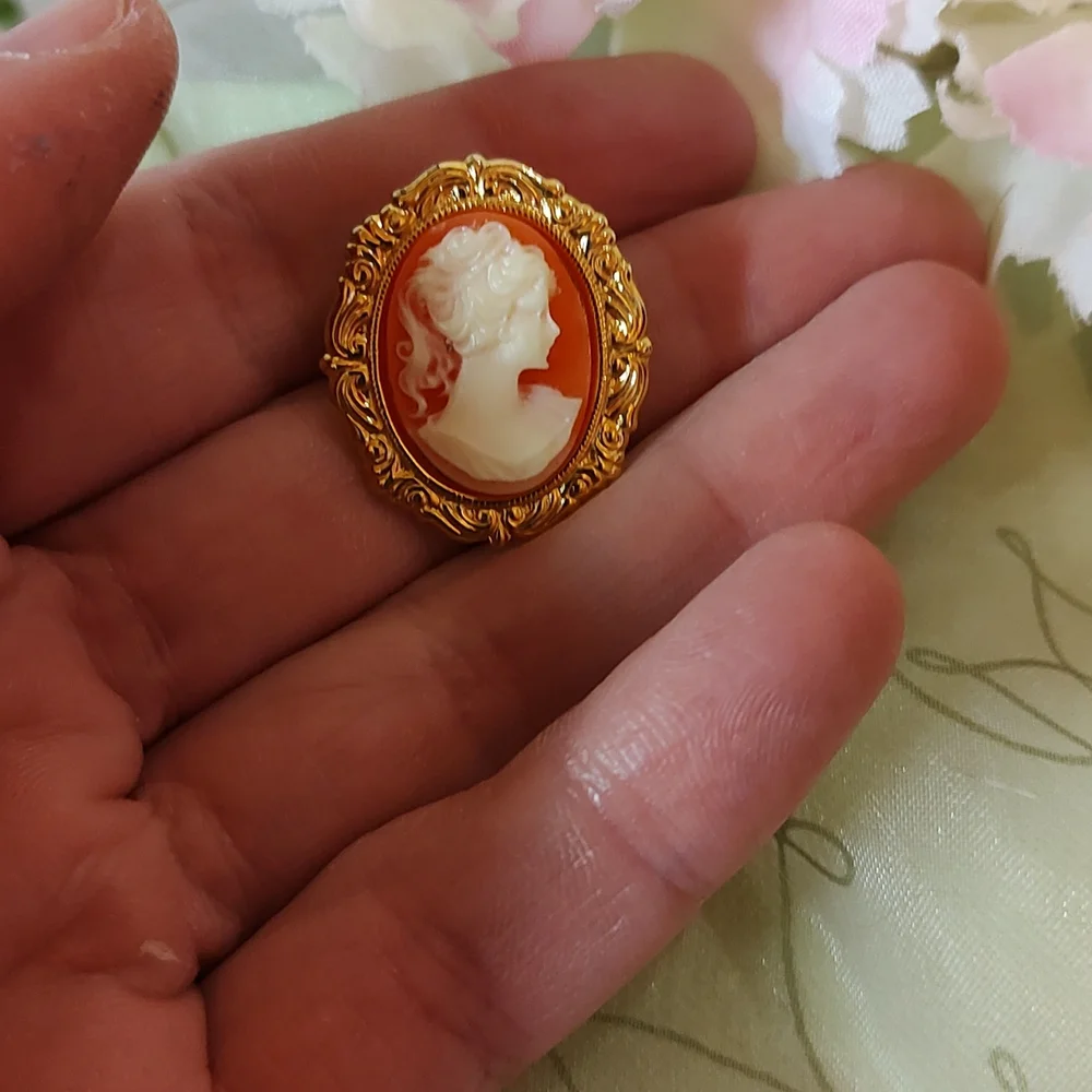 Classic Cameos - Picture 2 of 3